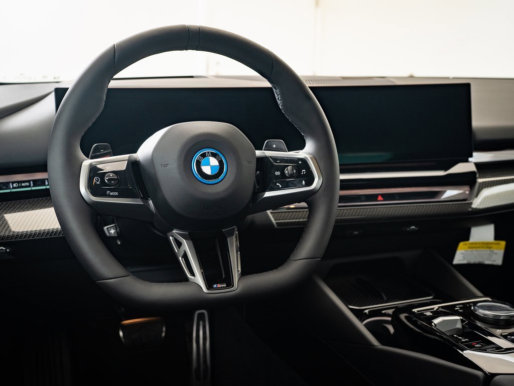 2026 Bmw 550e 550e xDrive photo 4