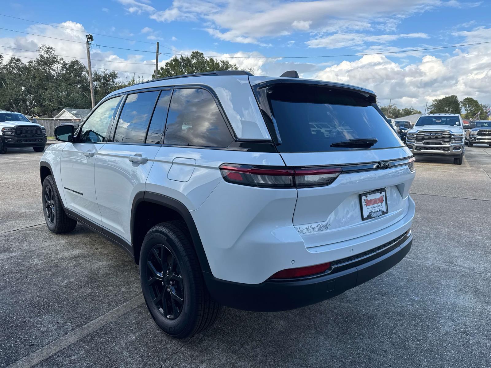 2025 Jeep Grand Cherokee Altitude X photo 4