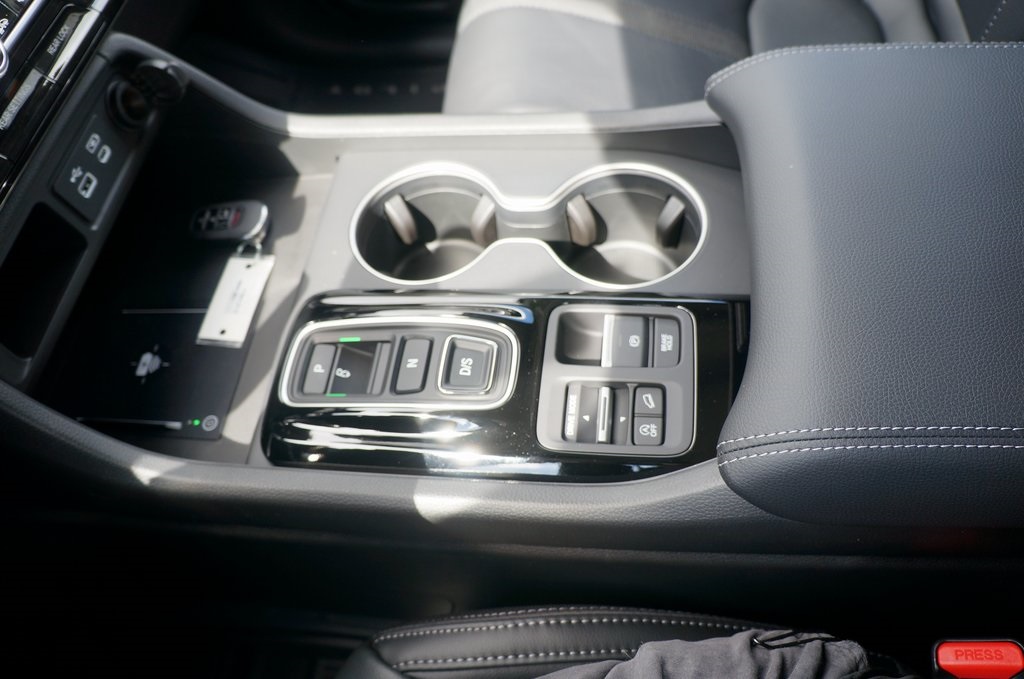 2025 Honda Pilot Touring photo 20