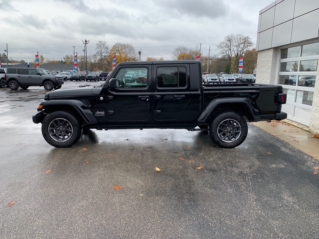 2023 Jeep Gladiator Overland photo 2