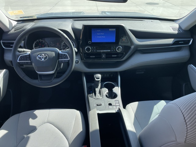 2023 Toyota Highlander LE photo 9