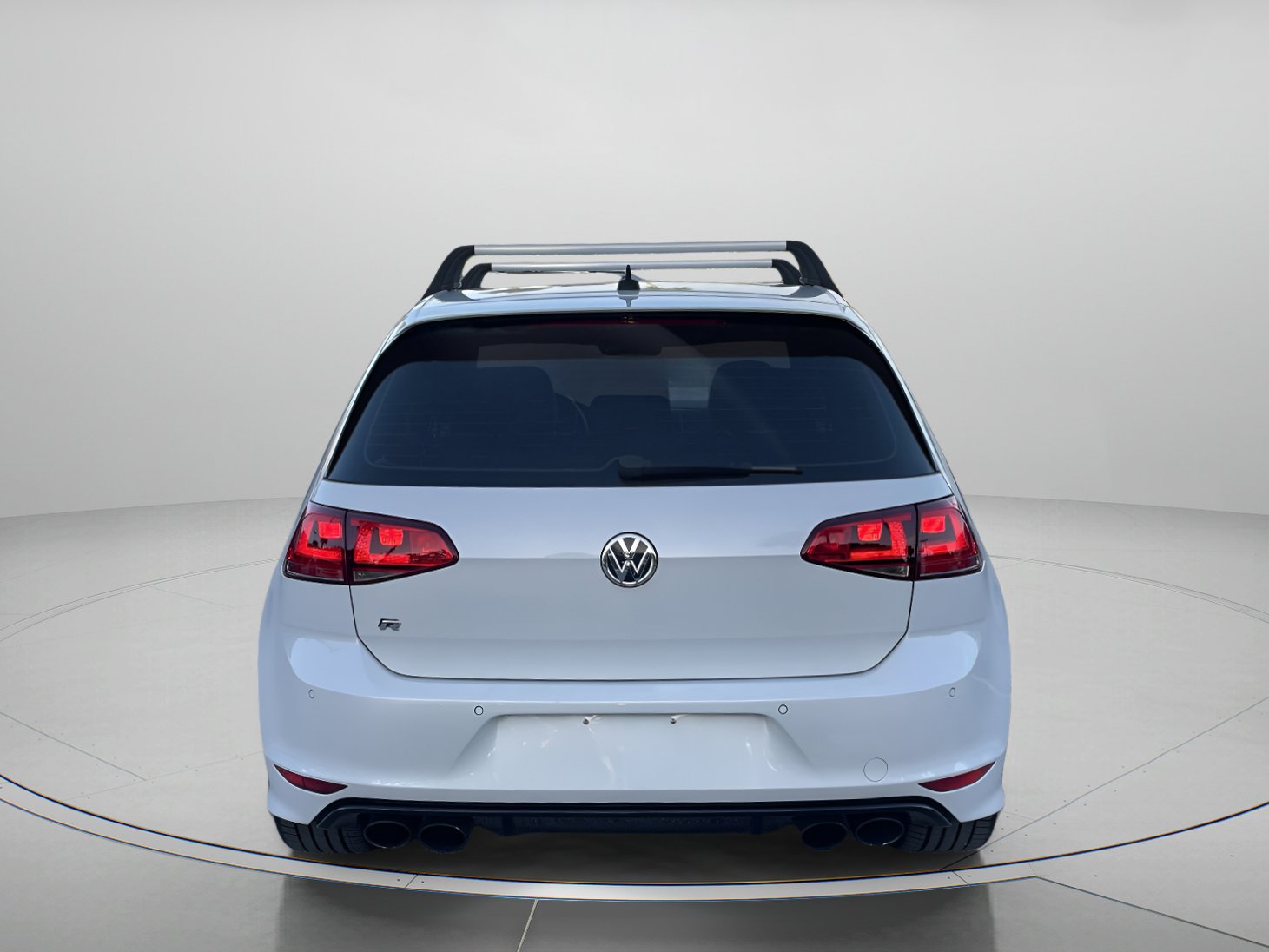 2017 Volkswagen Golf R 4Motion photo 4