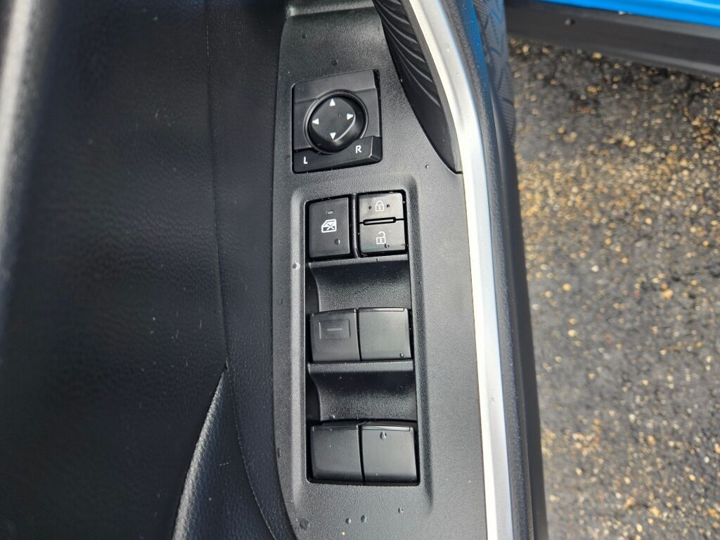 2021 Toyota RAV4 LE photo 18