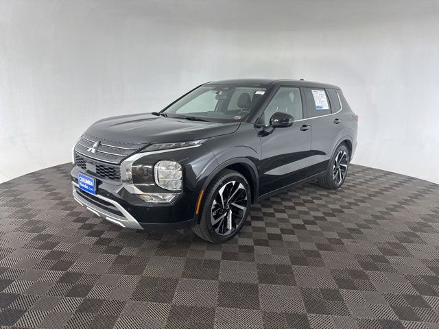 2024 Mitsubishi Outlander SE photo 2