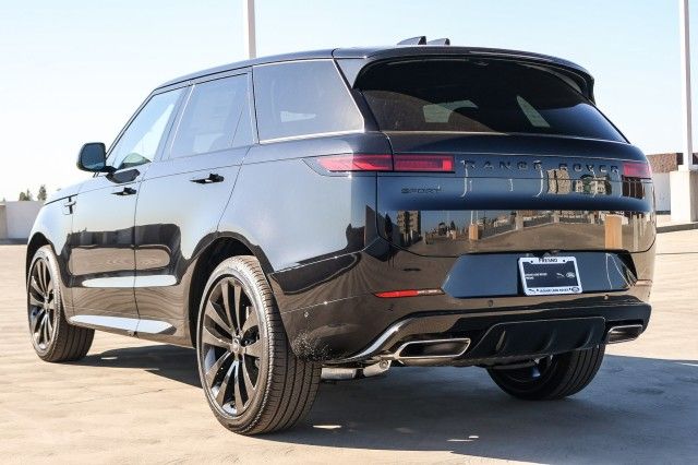 2025 Land Rover Range Rover Sport SE photo 4