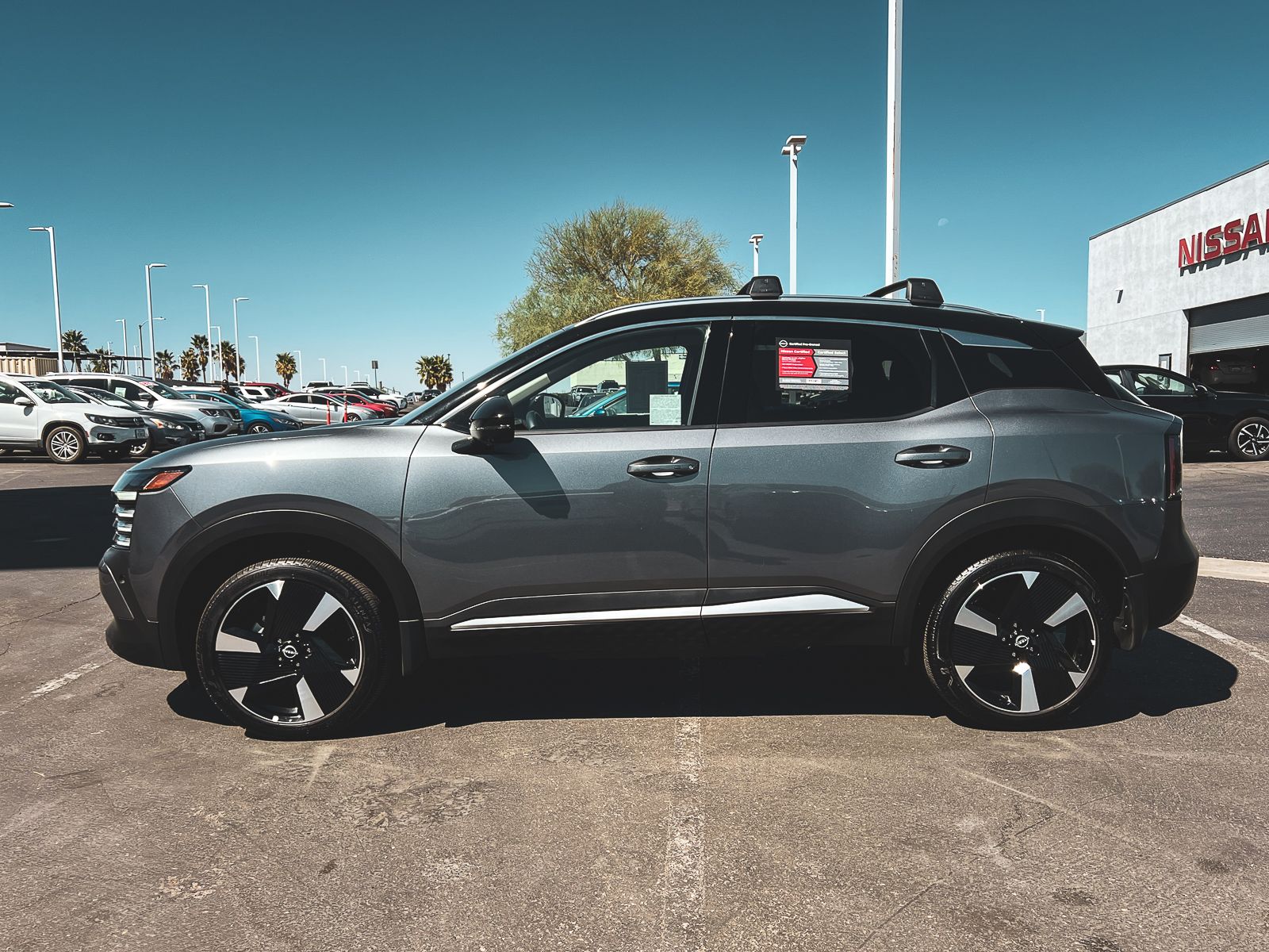 2025 Nissan Kicks SR photo 3