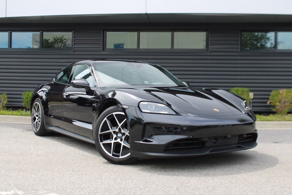 2025 Porsche Taycan Base photo 9