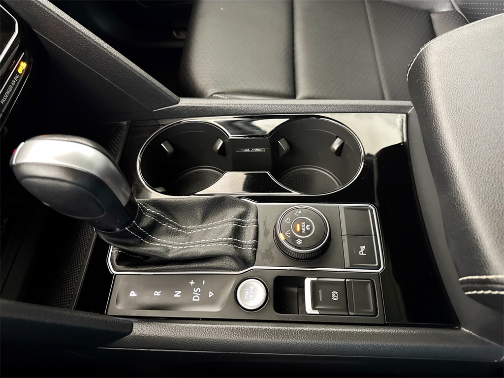 2022 Volkswagen Atlas Cross Sport V6 SEL R-Line photo 28