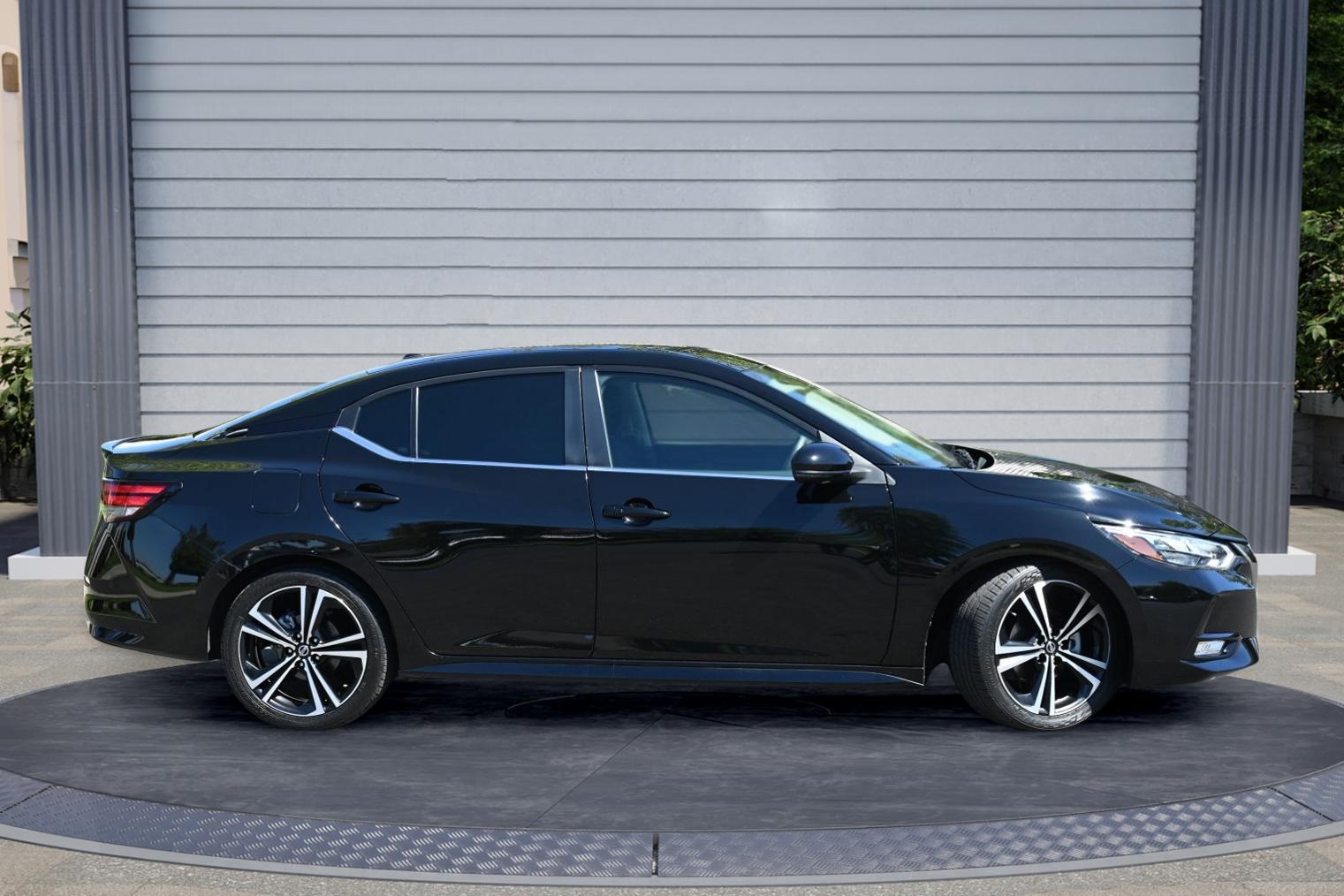 2020 Nissan Sentra SR photo 3