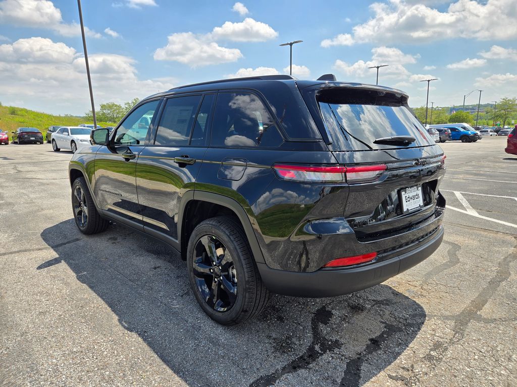 2025 Jeep Grand Cherokee Limited photo 4
