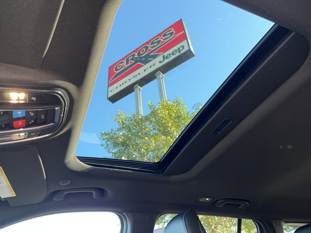 2025 Jeep Grand Cherokee Altitude photo 3