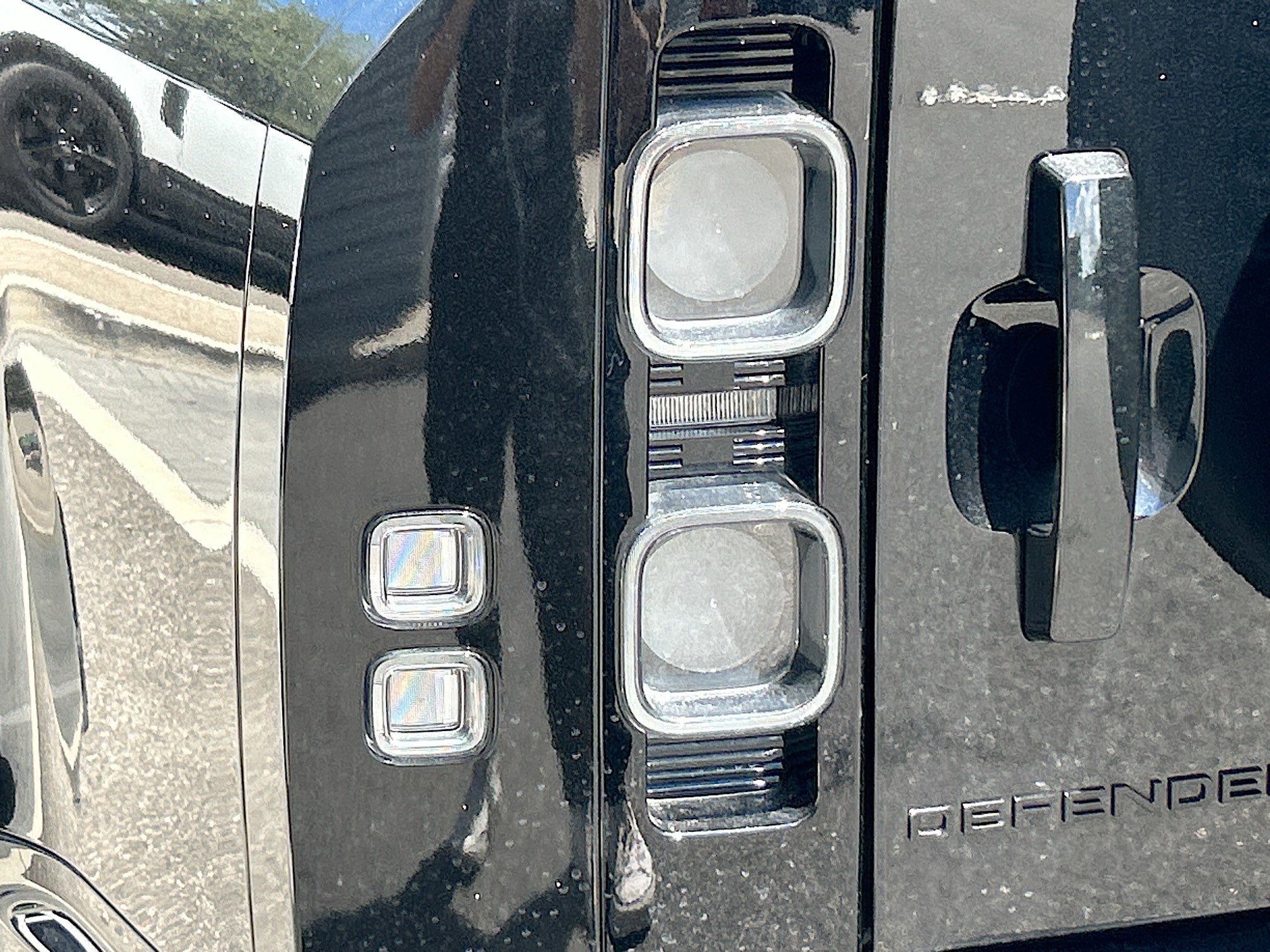 2025 Land Rover Defender 130 X photo 2
