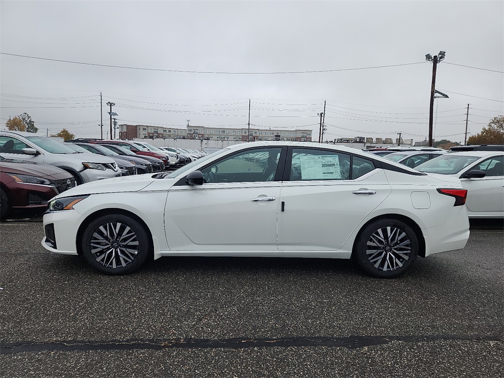 2025 Nissan Altima SV photo 4