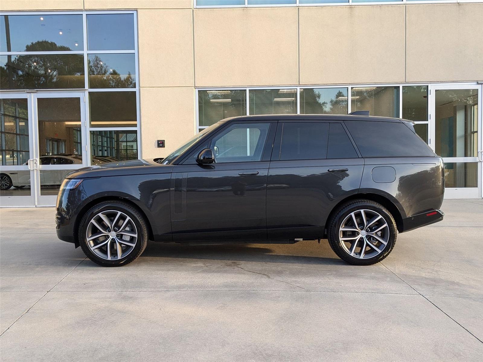 2025 Land Rover Range Rover SE photo 4