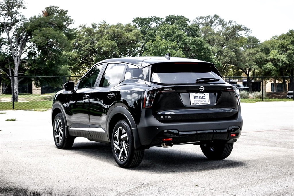 2025 Nissan Kicks SV photo 4