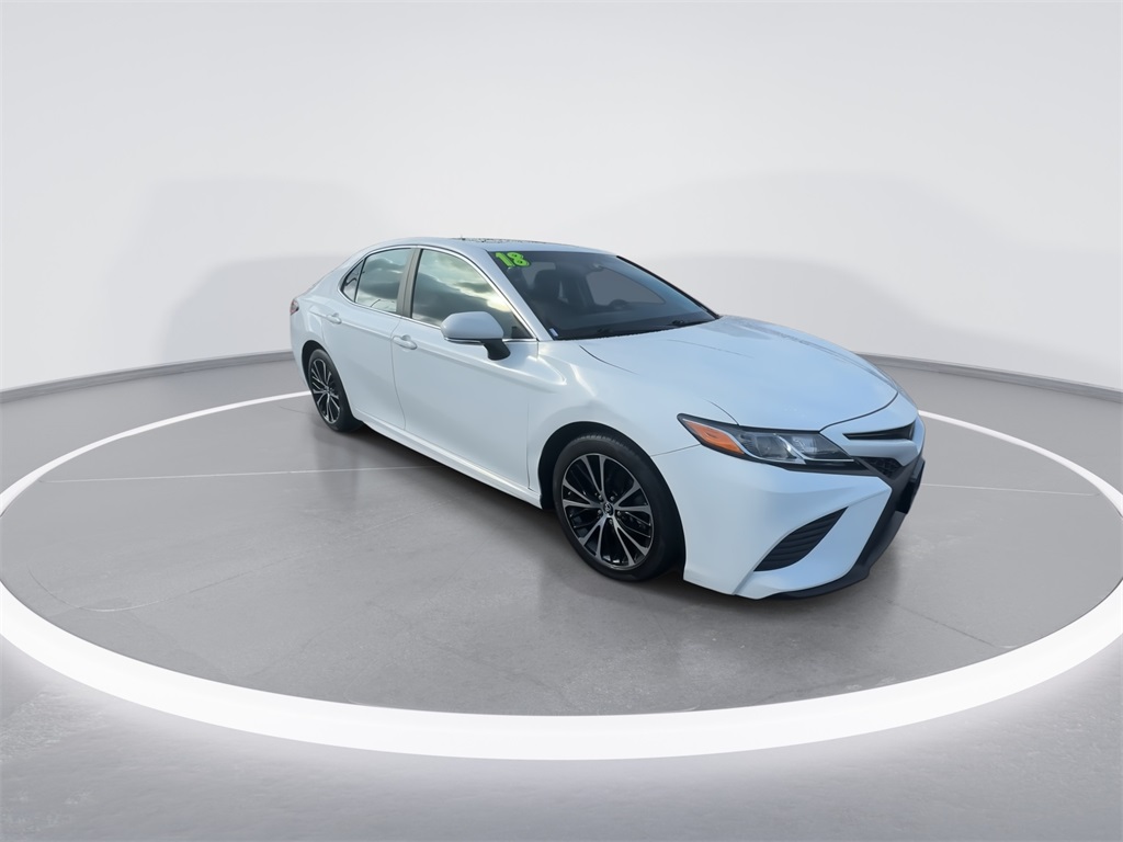 Used 2018 Toyota Camry SE with VIN 4T1B11HK2JU056738 for sale in Bardstown, KY