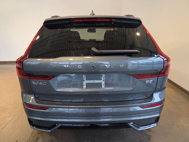 2026 Volvo XC40 Core photo 4