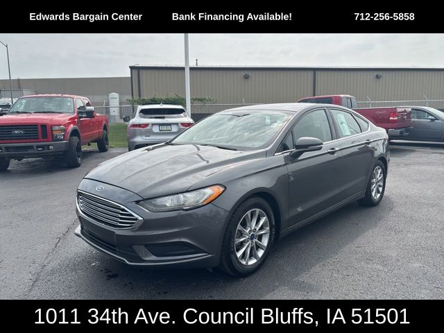 2017 Ford Fusion SE photo 2