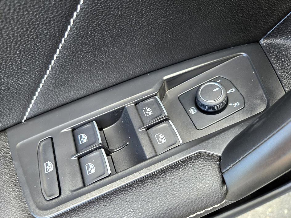 2022 Volkswagen Tiguan SE R-Line Black photo 31