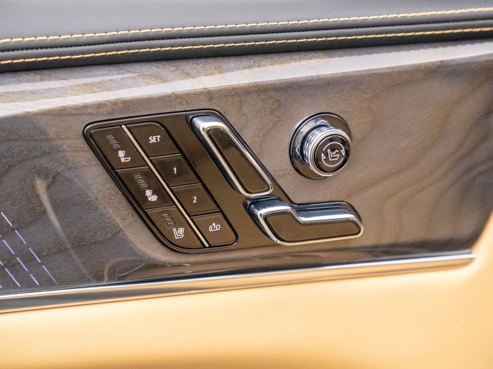 2025 Cadillac Escalade IQ Luxury photo 15