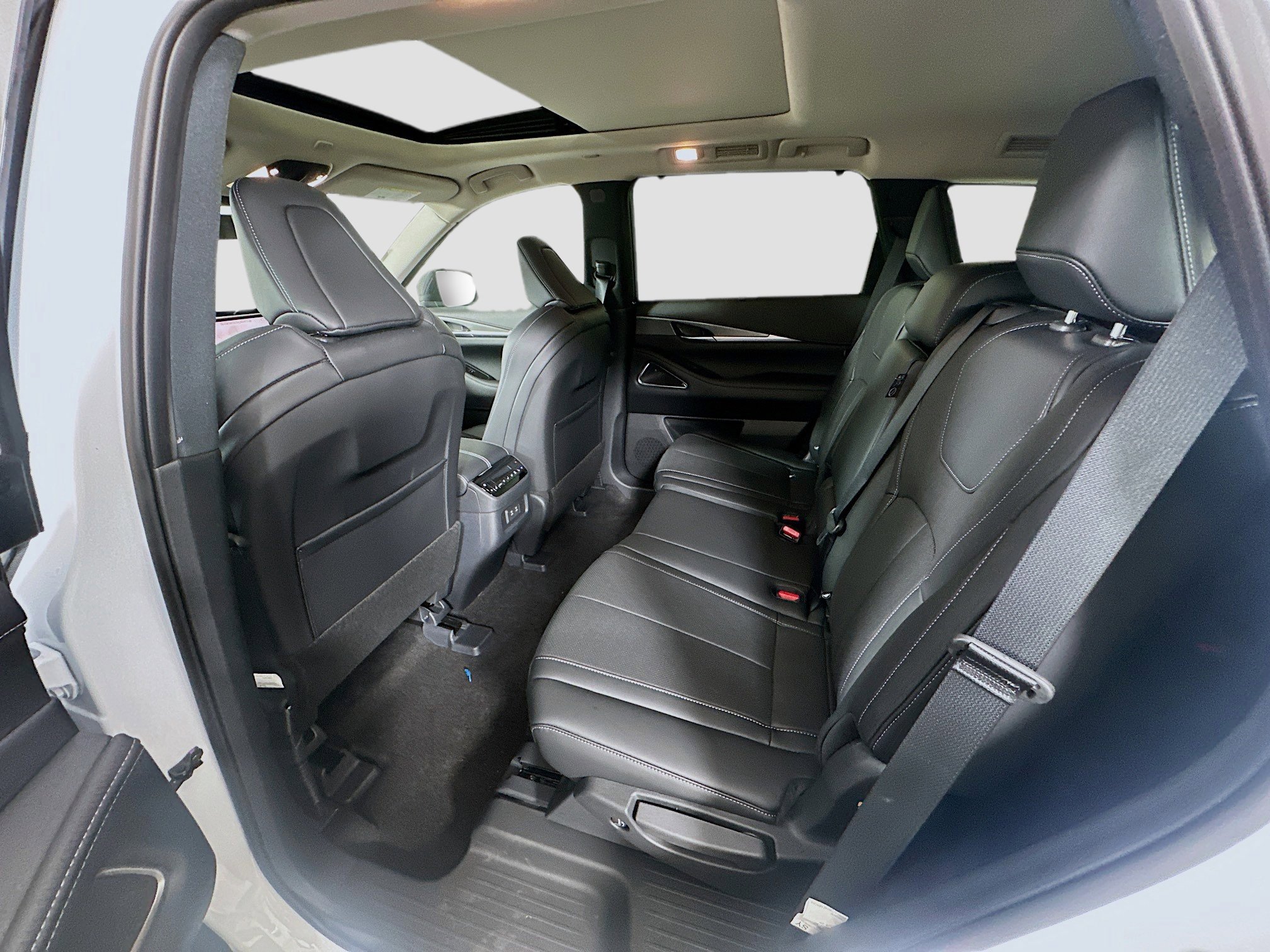 2026 Infiniti QX60 Luxe photo 18