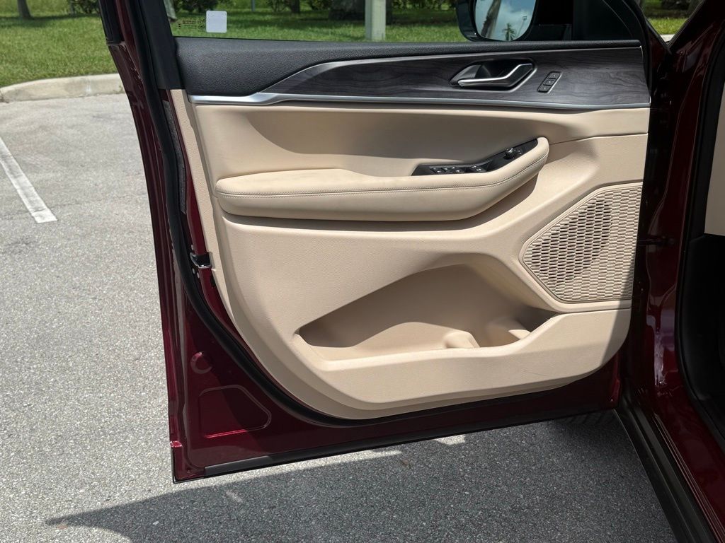 2025 Jeep Grand Cherokee Limited photo 21