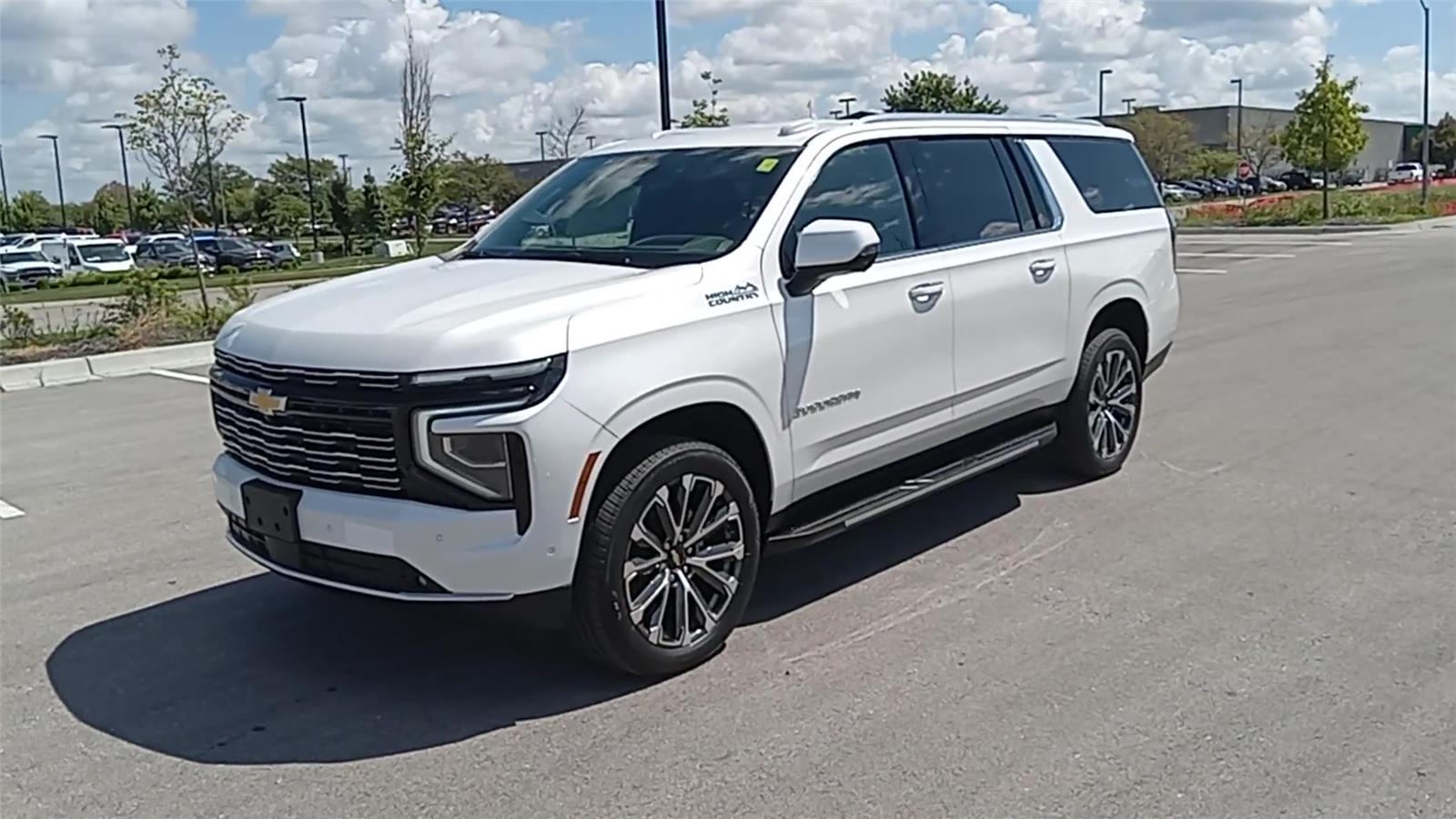 2025 Chevrolet Suburban High Country photo 4