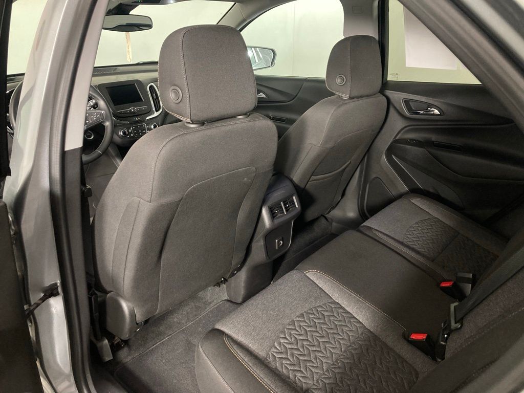 2024 Chevrolet Equinox LT photo 2