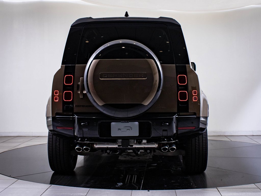2025 Land Rover Defender 110 X-Dynamic SE photo 8