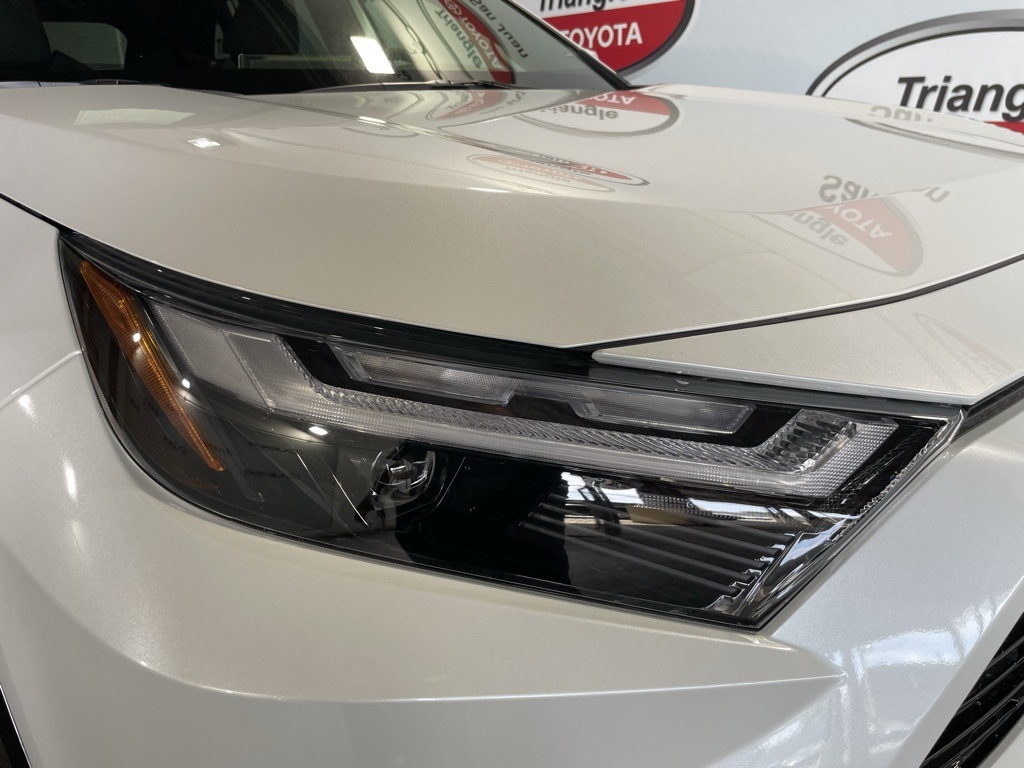 2024 Toyota RAV4 Hybrid SE photo 11
