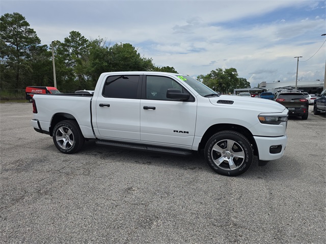 2025 Ram 1500 Tradesman photo 2