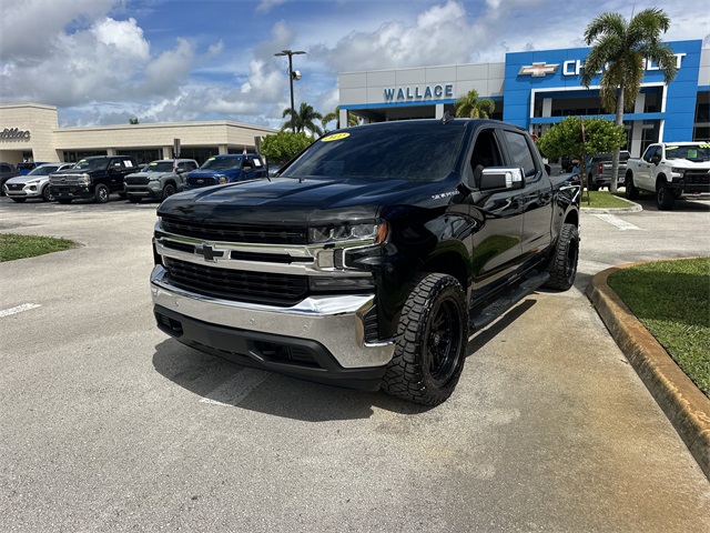 2022 Chevrolet Silverado 1500 LT photo 2