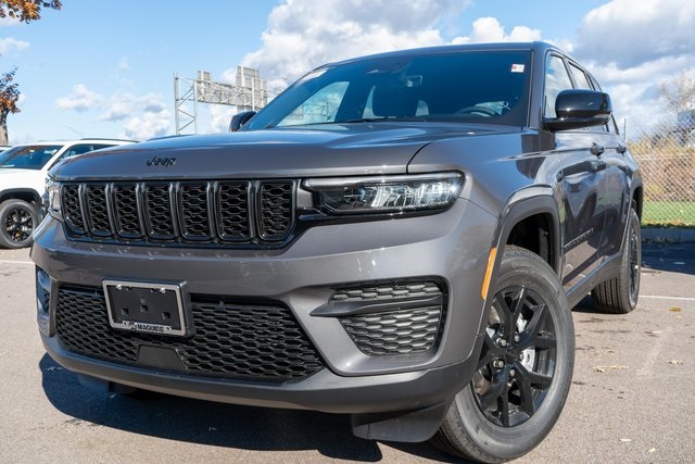 2025 Jeep Grand Cherokee Altitude's photo