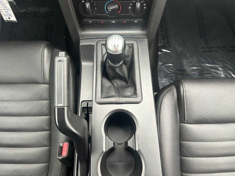 2007 Ford Mustang GT Deluxe photo 10