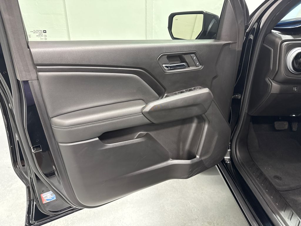 2023 Chevrolet Colorado LT photo 10