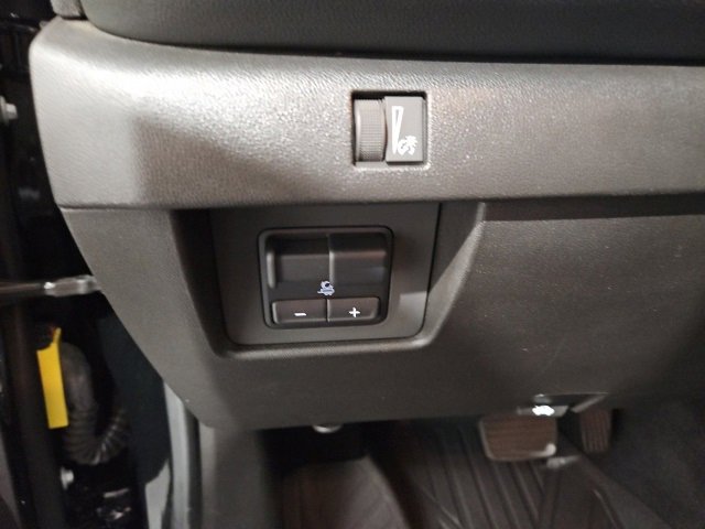 2024 Chevrolet Colorado LT photo 14