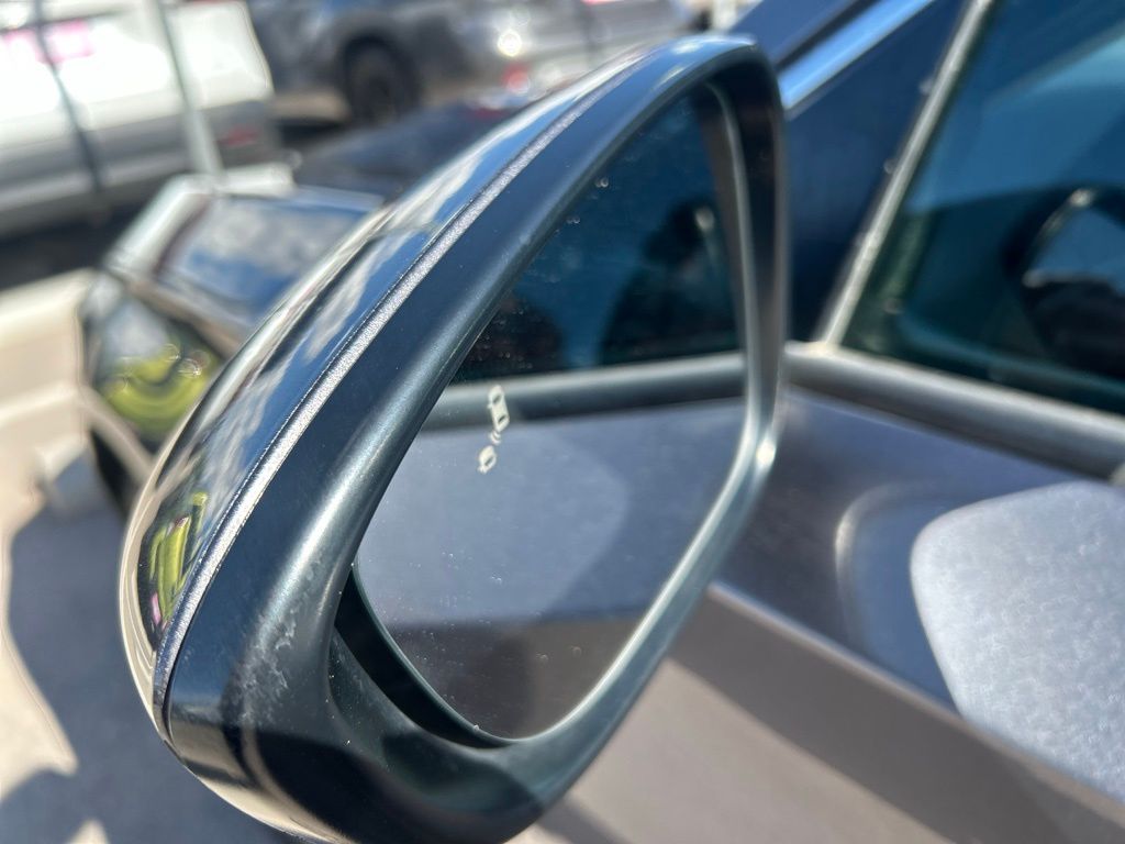 2021 Honda Accord Hybrid EX photo 14