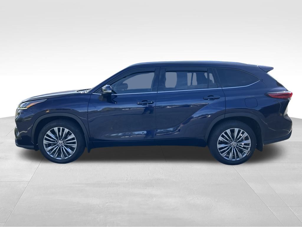 2021 Toyota Highlander Platinum photo 2