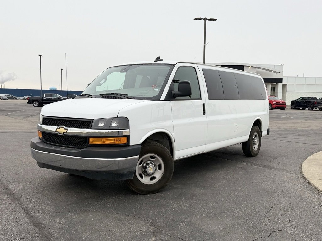 2024 Chevrolet Express Passenger 3500 photo 3