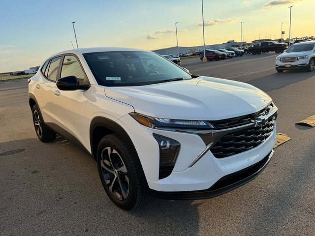 2025 Chevrolet Trax photo 3