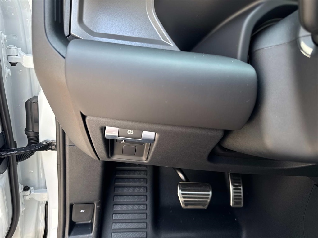 2025 Land Rover Defender 110 V8 photo 27