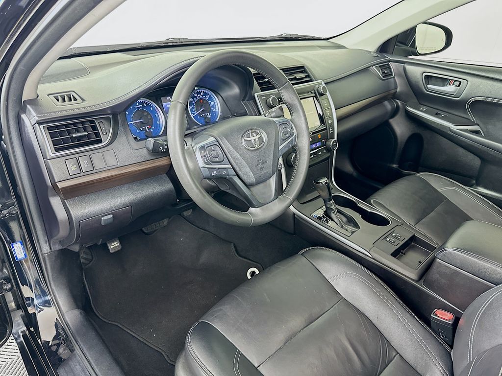 2017 Toyota Camry XLE photo 9