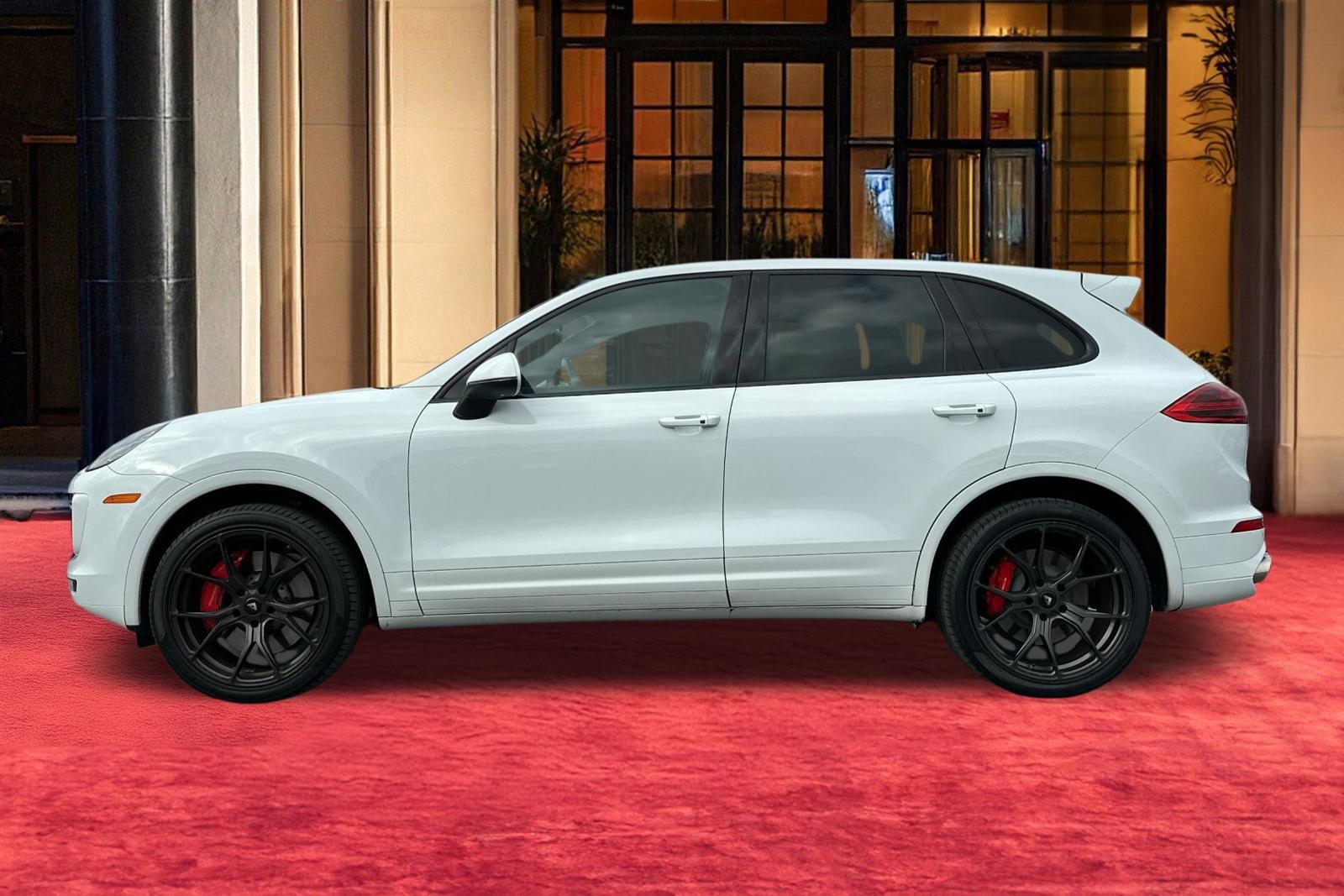 2015 Porsche Cayenne Turbo photo 2