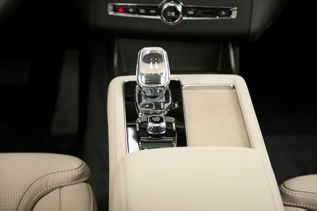 2026 VOLVO XC90 - Image 28