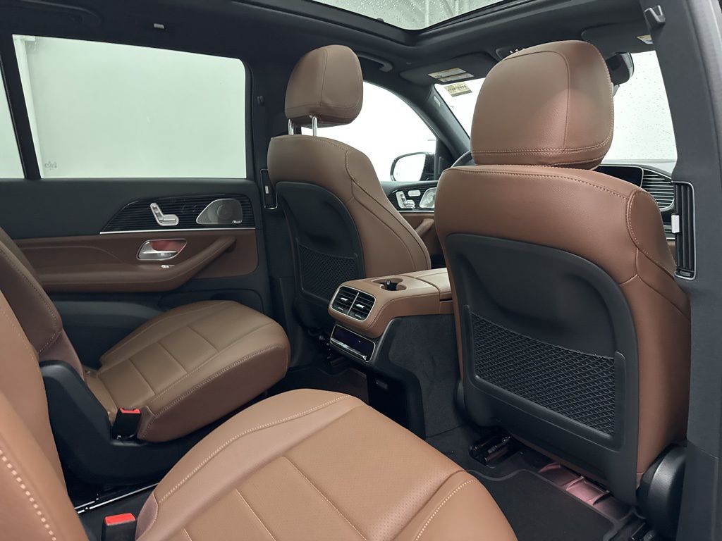 2026 Mercedes Benz GLS 450 4MATIC photo 21