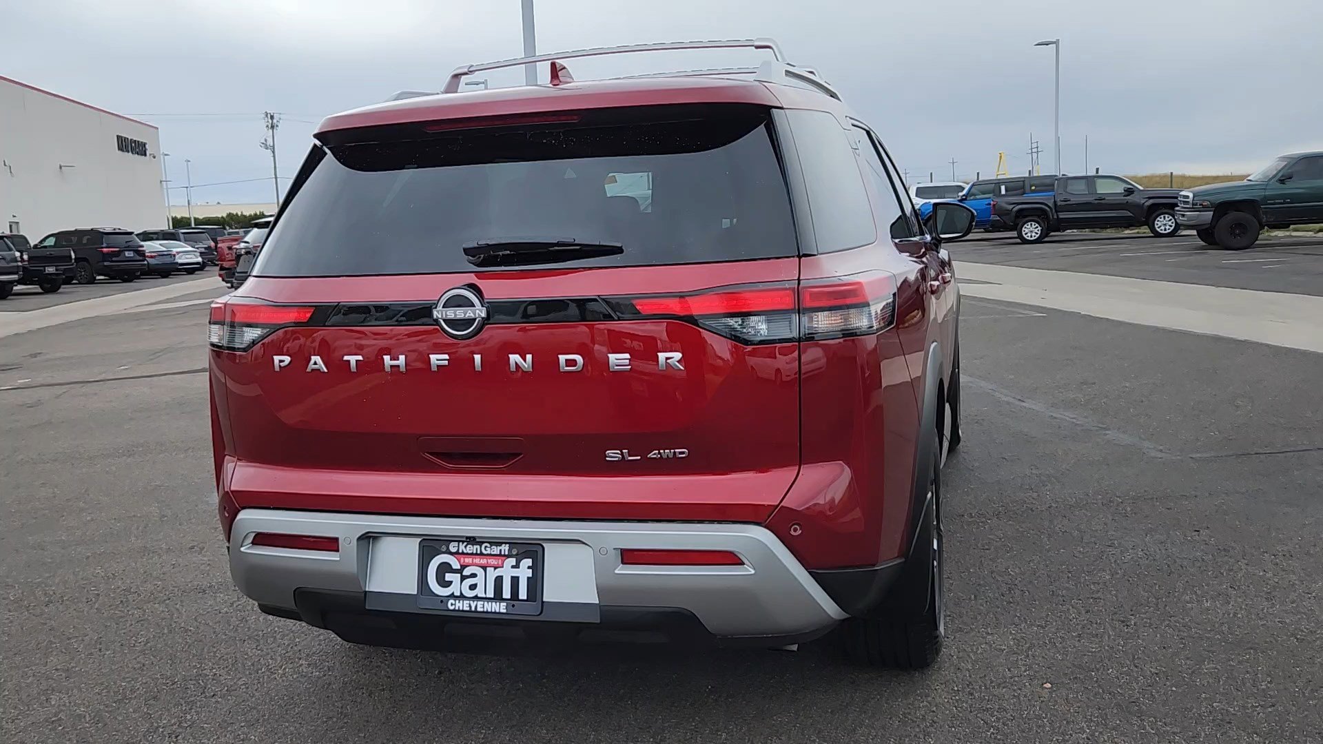 2023 Nissan Pathfinder SL photo 3