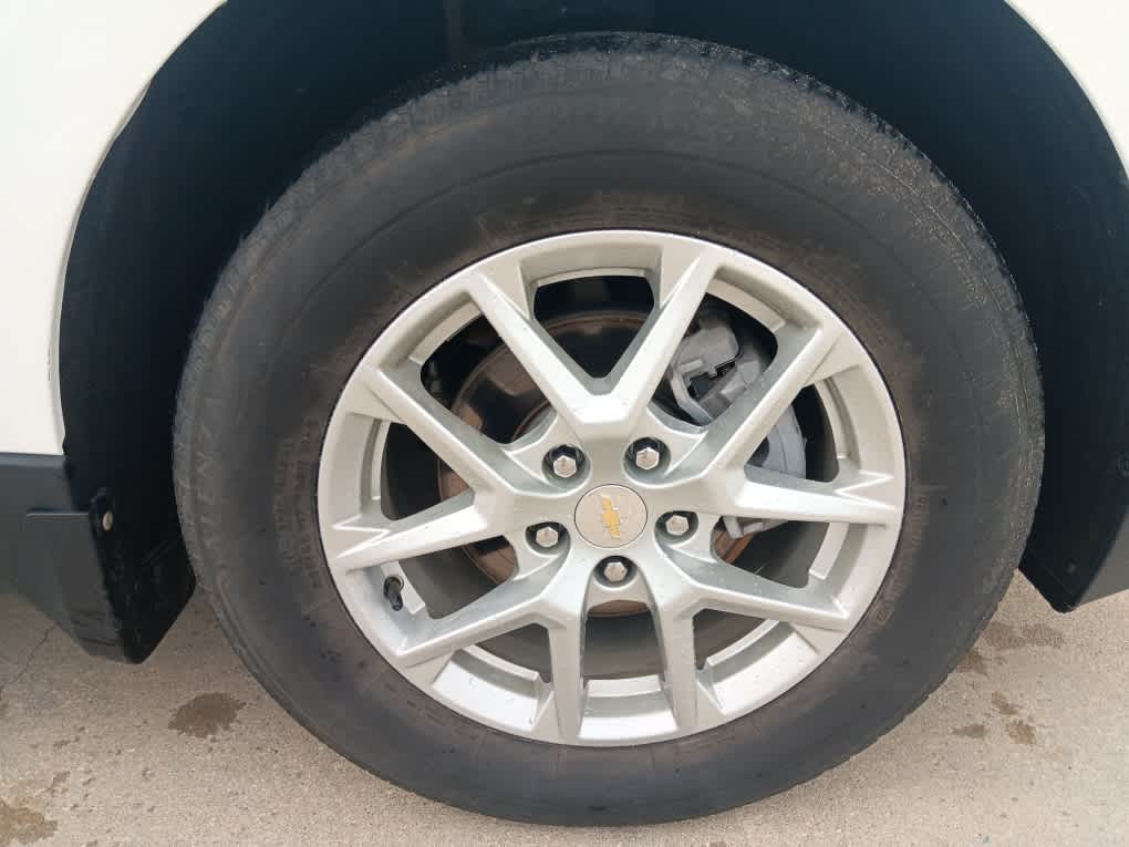 2023 Chevrolet Equinox LT photo 3