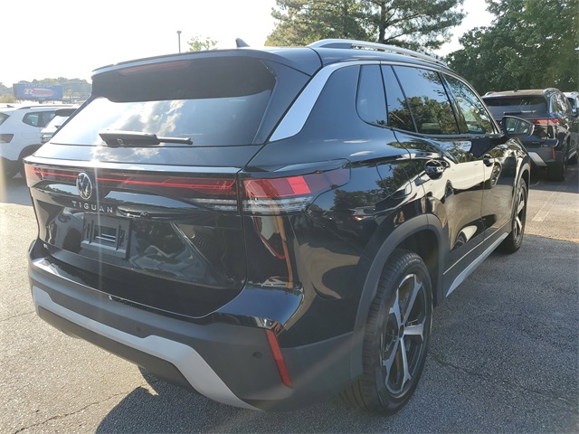 2025 Volkswagen Tiguan SE photo 2