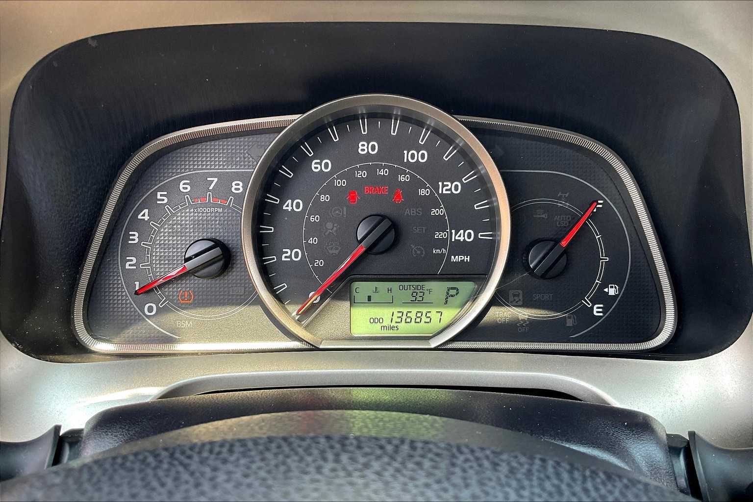 2015 Toyota RAV4 LE photo 22