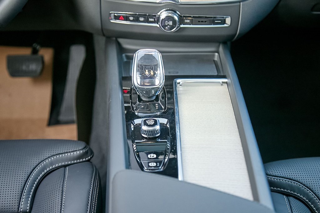 2026 VOLVO XC60 - Image 29